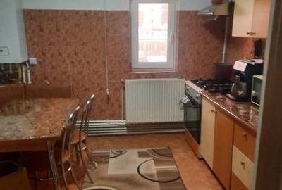 Vand apartament cu 4 camere - 1