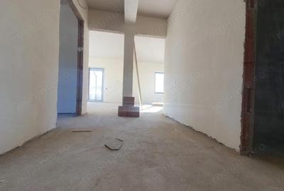 Casă cu Teren 400 Mp în Luna - 3