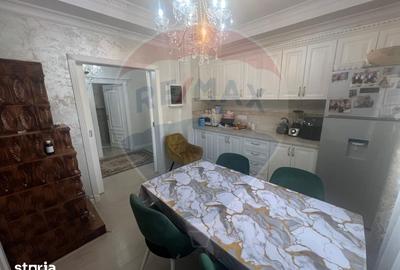 Casă cu 6 camere cu Teren 1615 Mp în Central - 2