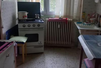 Titan-aleea Postavarului-bloc 4 etaje - 9