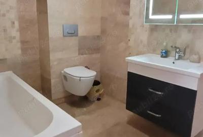 Apartament cu 3 camere semidecomandat, mobilat în Nord