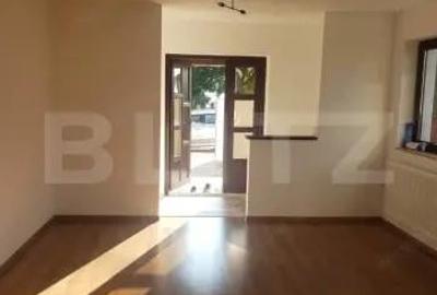 Casă cu Teren 759 Mp în Central - 3