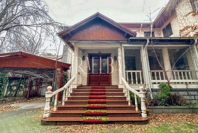 Casă individuală cu 9 camere cu Canalizare în Universitate - 5