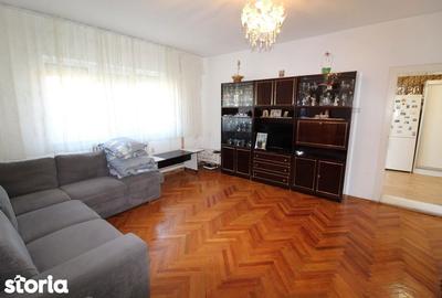 Casă cu 4 camere cu Teren 700 Mp în Central - 2