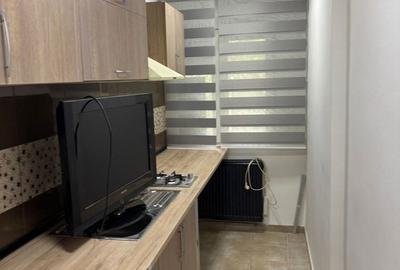 Garsonieră decomandată în Tei