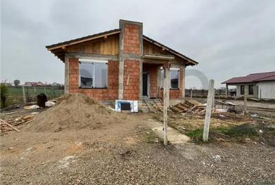 Casă cu 4 camere cu Teren 564 Mp în Centura - 1