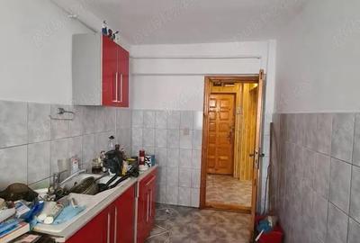 Apartament cu 3 camere semidecomandat în Fălticeni
