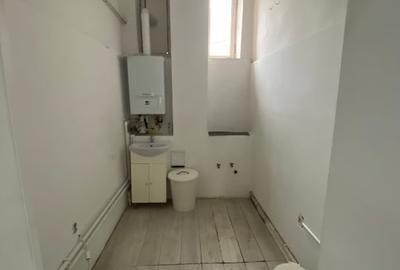 Spațiu comercial, de 110 mp, în Central - 4