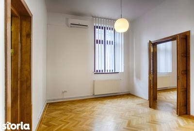 Casă cu 10 camere cu Canalizare în Centrul Istoric - 15