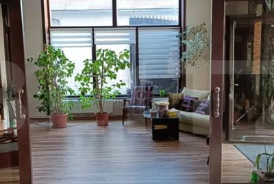 Spațiu comercial, de 93 mp, în Unirea - 12