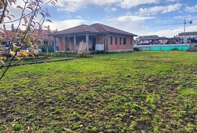 Casă cu 4 camere cu Teren 10 Mp în Unirii