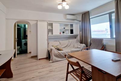 Apartament cu 3 camere semidecomandat, mobilat în Calea Victoriei