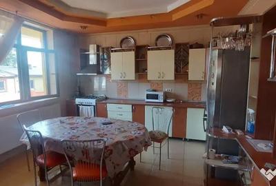 Casă cu 5 camere cu Teren 140 Mp în Coiciu
