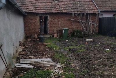 Casă cu 2 camere cu Teren 400 Mp în Central - 1