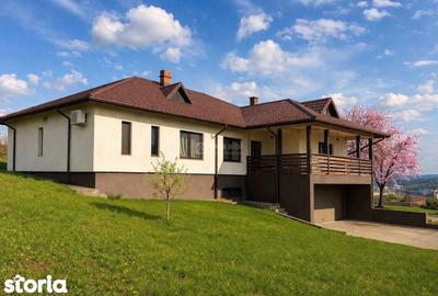Casă cu 5 camere cu Teren 1400 Mp în Aroneanu