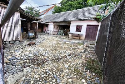 Casă cu 6 camere cu Teren 1846 Mp în Răhău - 4