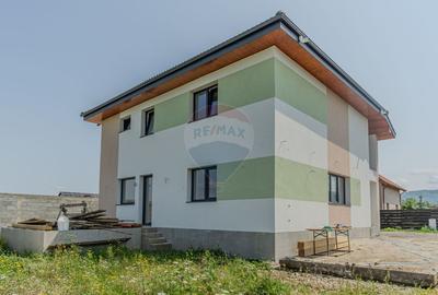 Casa moderna, la cheie, in Cristian - Str. Carpati - 29