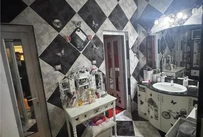 Casa spatioasa si versatila de vanzare in Eforie Nord ideala pentru locuinta + afacere! - 8