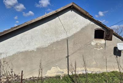 Casă cu Teren 3437 Mp în Central - 3