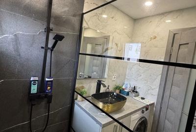 Apartament cu 3 camere decomandat în Sud