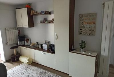 Vand apartament 2 camere zona confectii