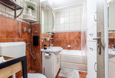 Apartament cu 3 camere decomandat în Sud