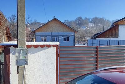 Casă cu 4 camere decomandat în Central - 1