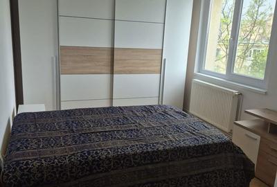 Apartament cu 3 camere decomandat în Astra