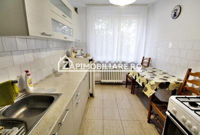 Apartament cu 3 camere semidecomandat, mobilat în Cornișa - 11