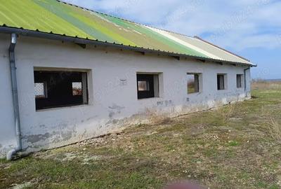 Spațiu comercial, de 2,000 mp, în Central - 3