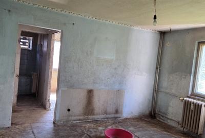 Apartament cu 2 camere semidecomandat în Brâncoveanu