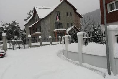 Casă cu 4 camere decomandat în Exterior Vest