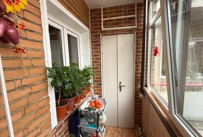 Apartament cu 2 camere,etaj 3, zona Ulpia - 3