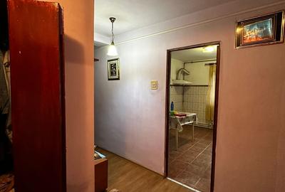 Apartament 2 camere decomandate zona Poarta 6 - 4