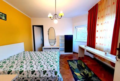 Piata Romana, 3 camere de vanzare, cu centrala - 11