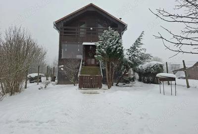 Casă cu 4 camere cu Teren 300 Mp în Central - 1