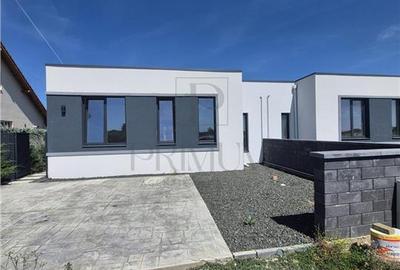 Duplex cu 4 camere cu Canalizare în Moșnița Nouă - 1