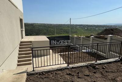 Casă cu 4 camere cu Canalizare în Valea Lupului