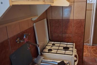 Apartament cu 3 camere semidecomandat în Central - 2