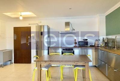 Apartament cu 3 camere semidecomandat în Tei