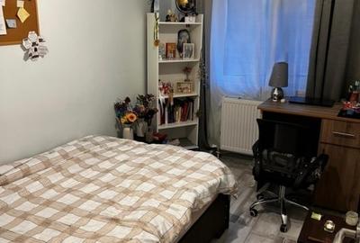 Alexandru - Piata - 3 camere decomandat - mobilat- geam la baie - 81 - 2