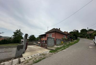 Casă cu 4 camere cu Teren 700 Mp în Central