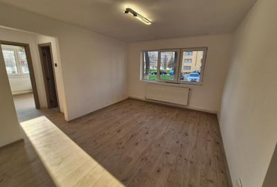 Apartament cu 2 camere semidecomandat în Micro I - 5