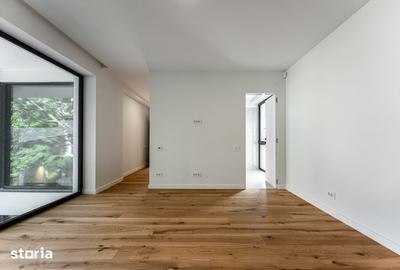 Casă cu 6 camere cu Teren 432 Mp în Băneasa