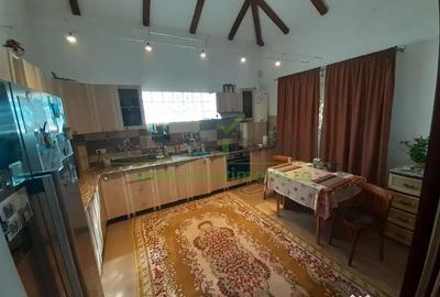Casă cu 5 camere cu Teren 684 Mp în Podu Roș - 12