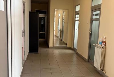 Spațiu comercial, de 18 mp, în Central - 4