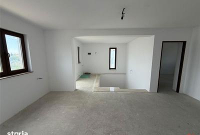 Casă cu 5 camere cu Teren 674 Mp în Vânători - 2