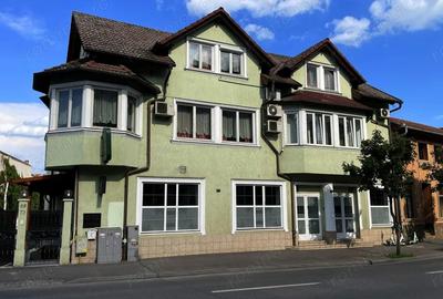 Casă cu 6 camere cu Teren 700 Mp în Central - 1