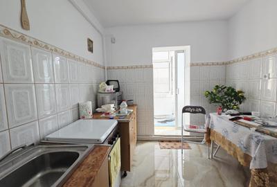 Apartament cu 2 camere decomandat în Mazepa 2