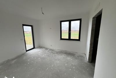 Casă cu 4 camere cu Teren 485 Mp în Vetiș - 4